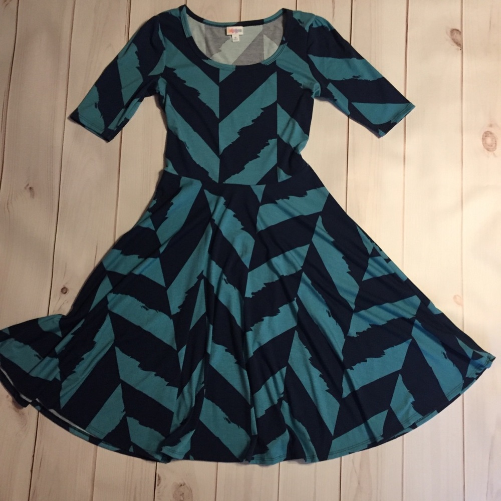 LulaRoe Women’s Nicole dress sz Medium NWOT